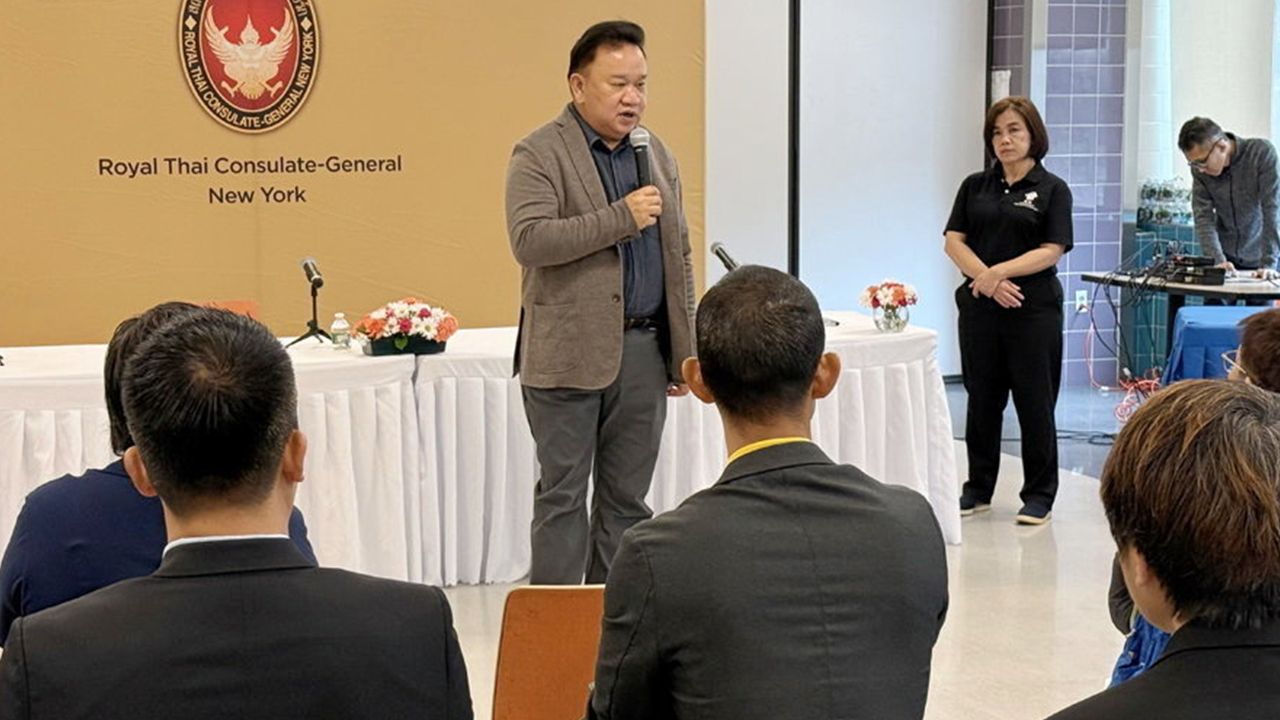 พบคนไทย มังกร ประทุมแก้ว อธิบดีกรมการกงสุล นำคณะ จนท.และนิติกรณ์ กองคุ้มครองและดูแลผลประโยชน์คนไทยในต่างประเทศ ไปจัดโครงการ “กงสุลพบประชาชน” พบคนไทย ที่ศูนย์วัฒนธรรมแห่งรัฐนิวยอร์ก.
