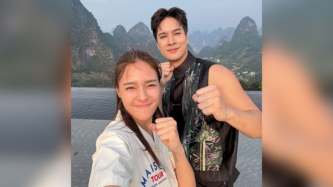 ฟาก ไมค์–ภัทรเดช สร้างชื่อกระหึ่มแดนมังกร โชว์ “มวย ไทยบินได้” งานนี้ ปุ๊กลุก–ฝนทิพย์ แฟนสาวร่วมเดินทางไปด้วย... มีกำลังใจดีแบบนี้นี่เองโชว์กี่รอบก็ไม่เหนื่อย จริงมั้ยจ๊ะ.