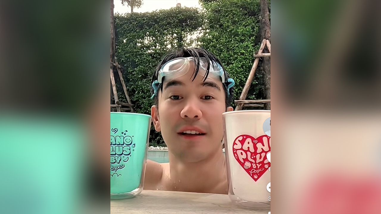 ดับร้อน โป๊ป–ธนวรรธน์ โพสต์คลิปลงแอป ตต อวดหน้าใสหลังว่ายน้ำใส่ท่าประกอบ “วิบๆวับๆ” ส่งสายตาปิ๊งๆ ทำปากมุบๆมิบๆ...เรียกว่าสุขแบบโสดๆ.